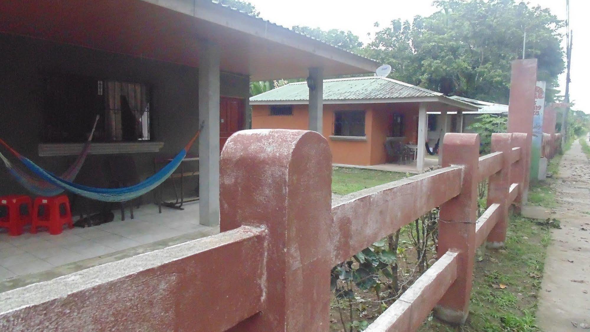 Cahuita Lodge ภายนอก รูปภาพ